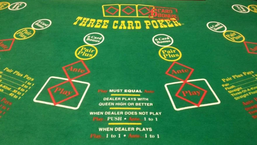 How do poker tournaments work